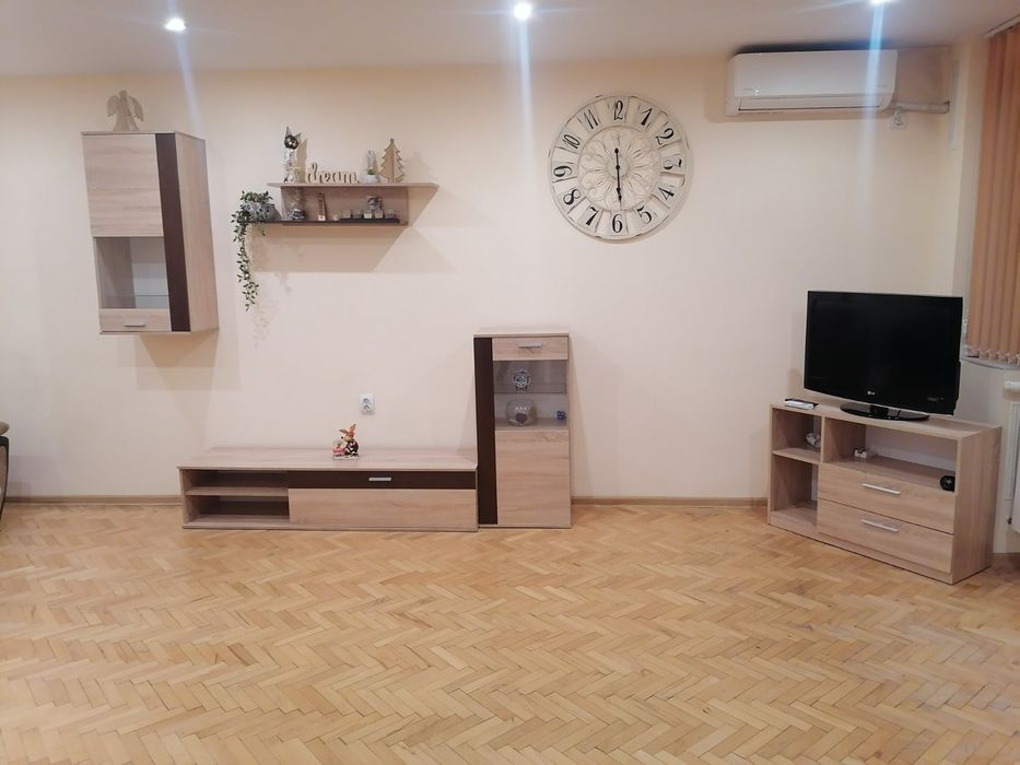 Дава се под наем Тристаен апартамент в Плевен, Идеален център - 100 кв.м за 600 € - Снимка #3