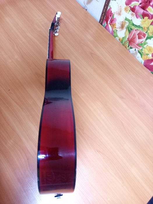 Гитара новая чёткая мощная