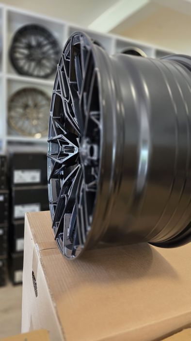 Jante R19 5x112 Forzza Spectrum Flow Forged Noi Audi A3 A4 A5 A6 A7 A8 Q3 Q5 Q7 Mercedes C E S CLA CLS GLC GLE BMW G20 G30 F40 X1 X3 Seat Leon Cupra