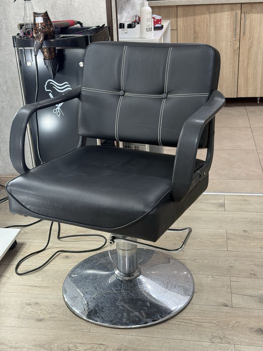 Продам Парикмахерсое кресло
