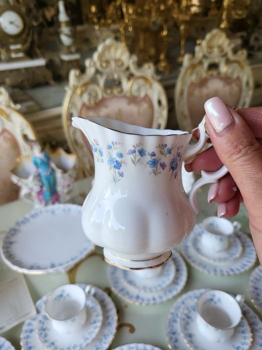 Истинска прелест на ROYAL ALBERT