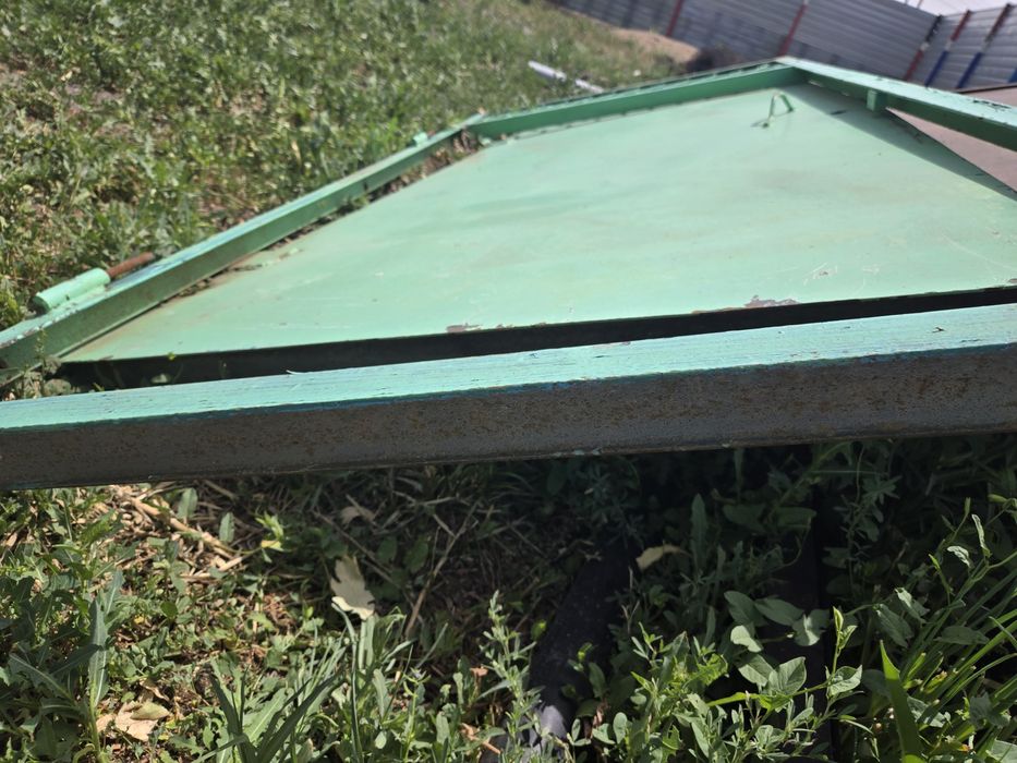 Продам металлическую дверь
