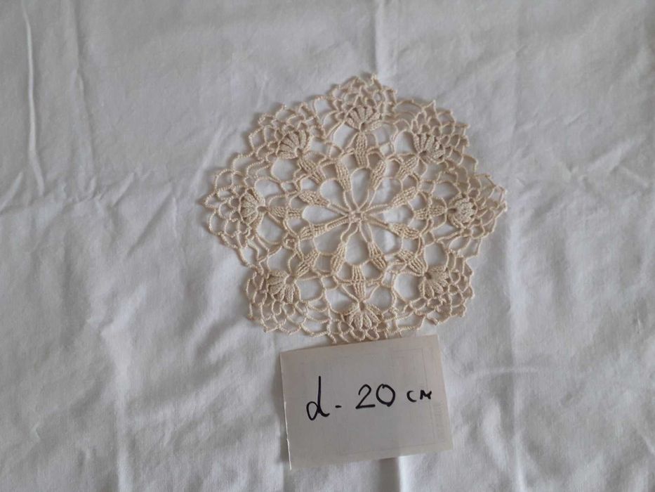 Продавам нови покривки, плетени