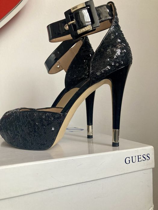 Sandale Guess din piele lacuita si paiete