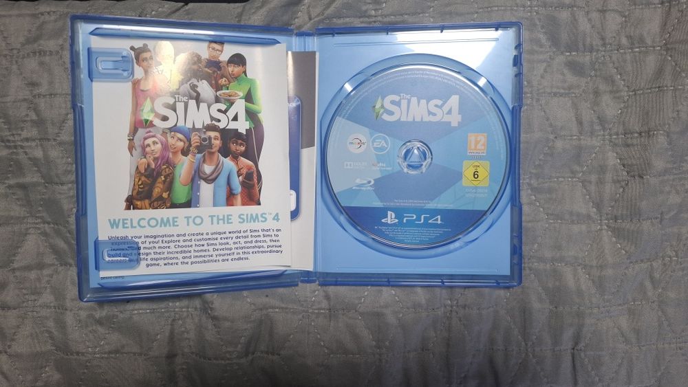 PS4 Slim + 2 джойстика + игра – много добро състояние