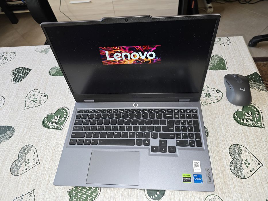 Lenovo LOQ 15IAX9