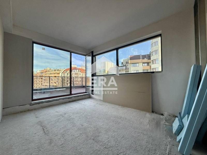 Южен четиристаен апартамент в бутикова сграда с АКТ 16 до Южен парк, к