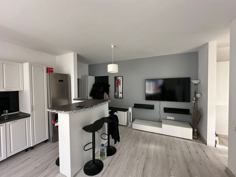 Inchiriez apartament