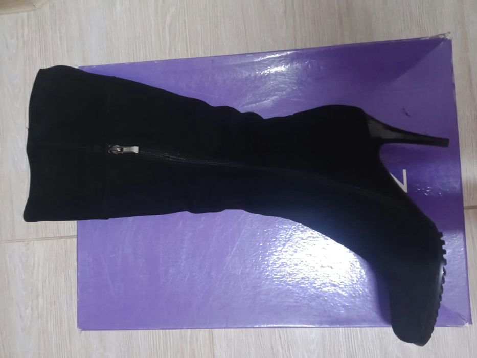 Продам замшевые сапоги