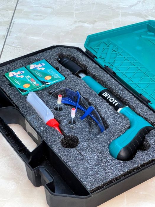 Стройтелный пороховой монтажный пистолет молоток гвозди