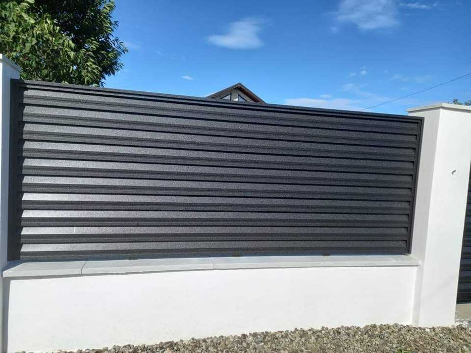 Garduri si porti din panouri stil jaluzele si alte modele disponibile