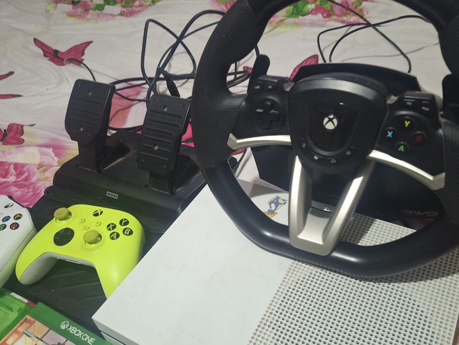 Vând Xbox one s cu volan