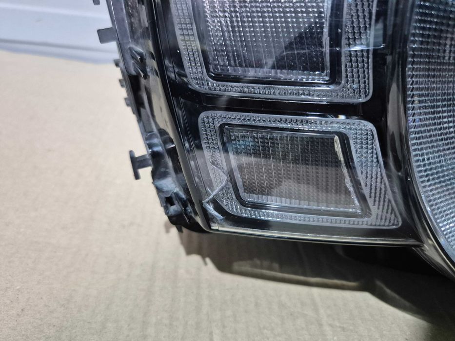 Far dreapta full LED Land Rover Range Rover Defender L663 cod  L8B2-13W029-HJ