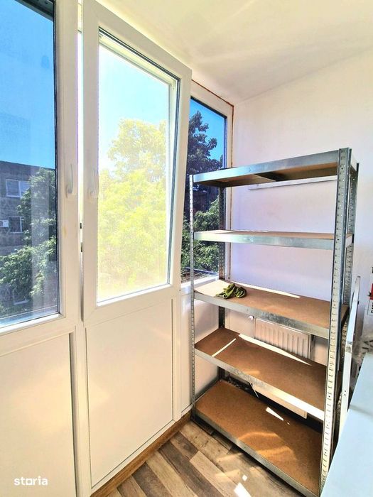 Apartament 3 camere, renovat, centrală proprie, etaj intermediar
