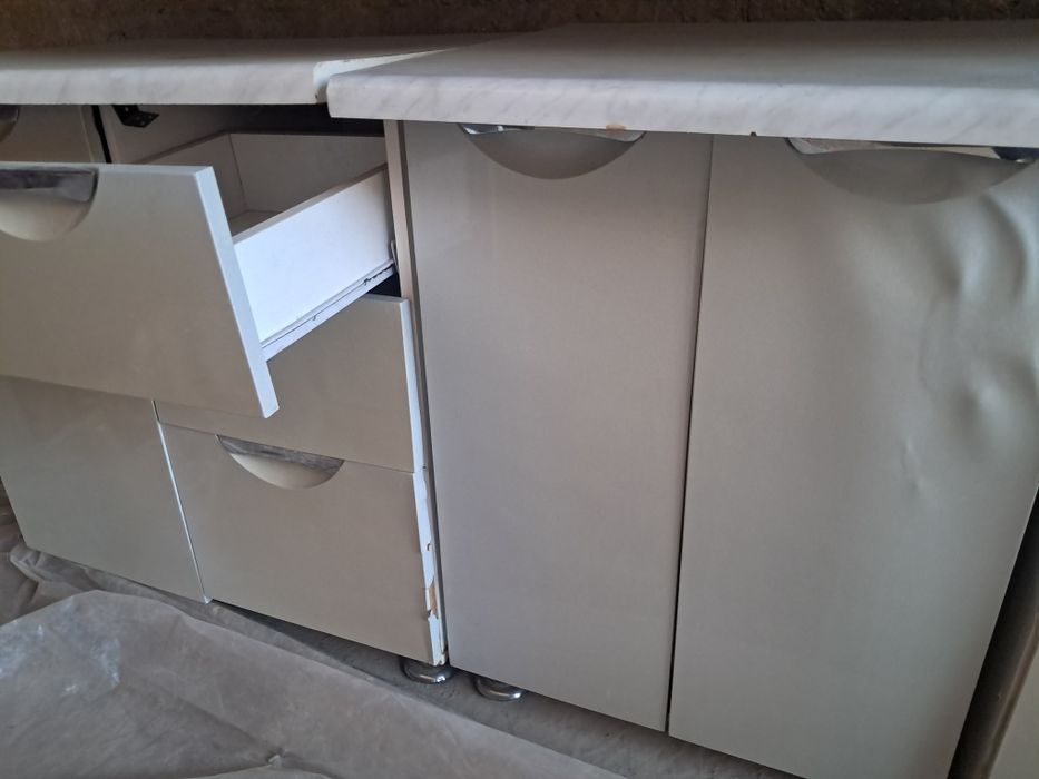 Oshxona mebel sotiladi