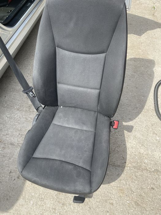 Curatare tapiterii auto/canapele detailing