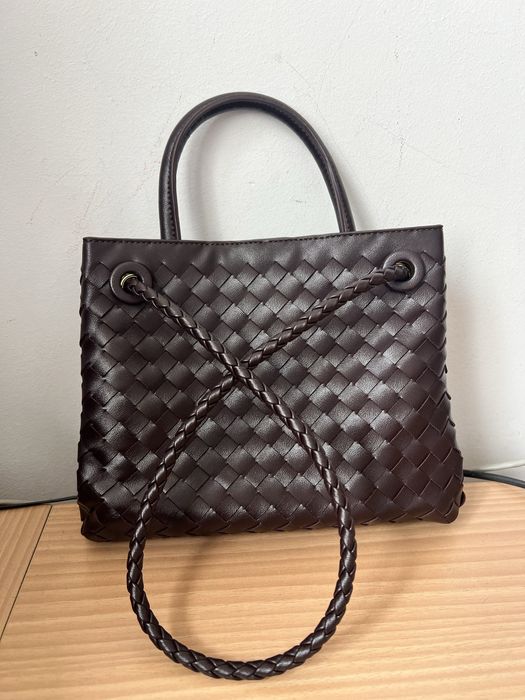 кафяви чанти по модел на Bottega Veneta