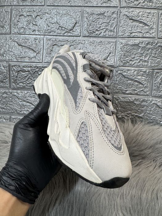 Yeezy 700 Static Pk Premium