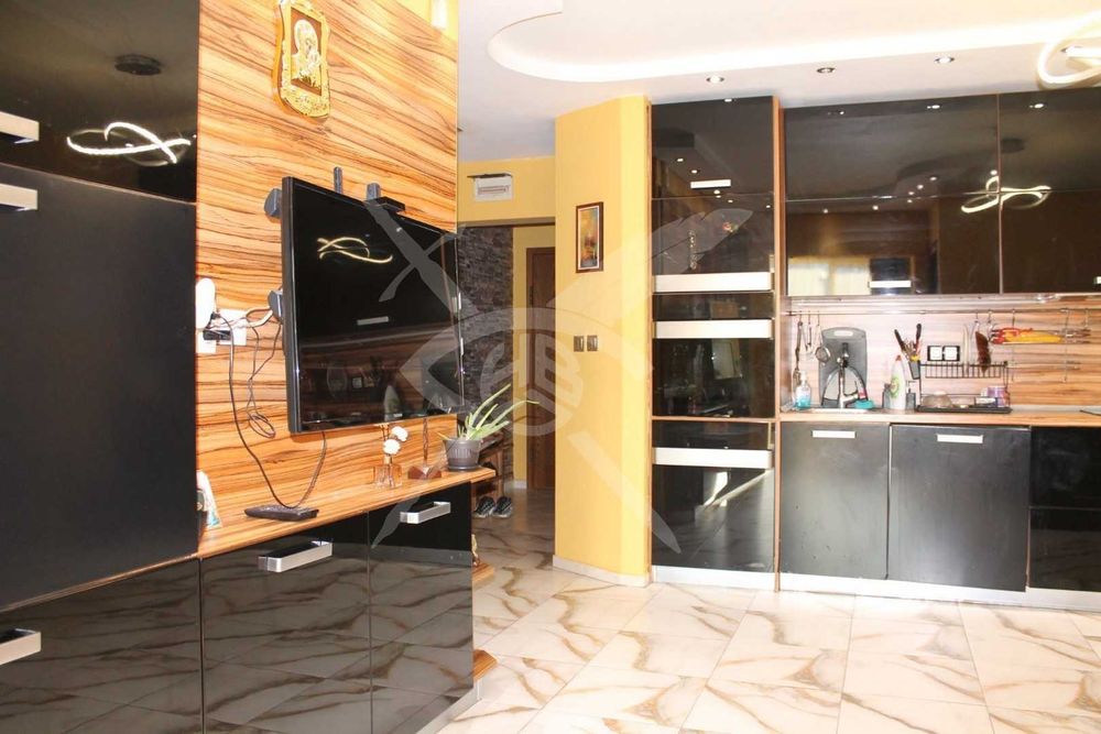 Продава се Тристаен апартамент в София, Люлин 8 - 93 кв.м за 3119 €/кв.м - Снимка #2