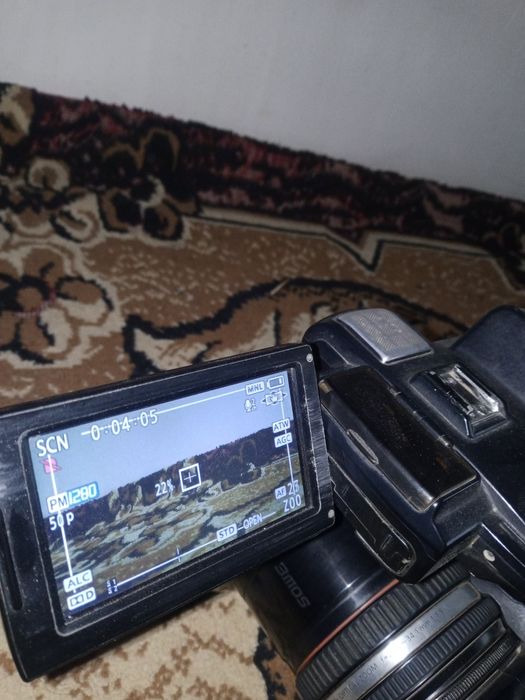 Camera sotiladi  Panasonic AC 90 Camera 1 ta batterkasi bor 1 ta Zarya