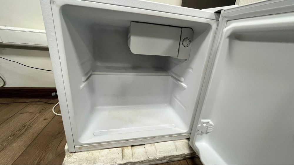 Офисный холодильник