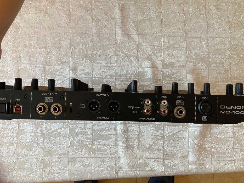 Denon DJ MC4000 – професионален 2-канален DJ контролер / като нов
