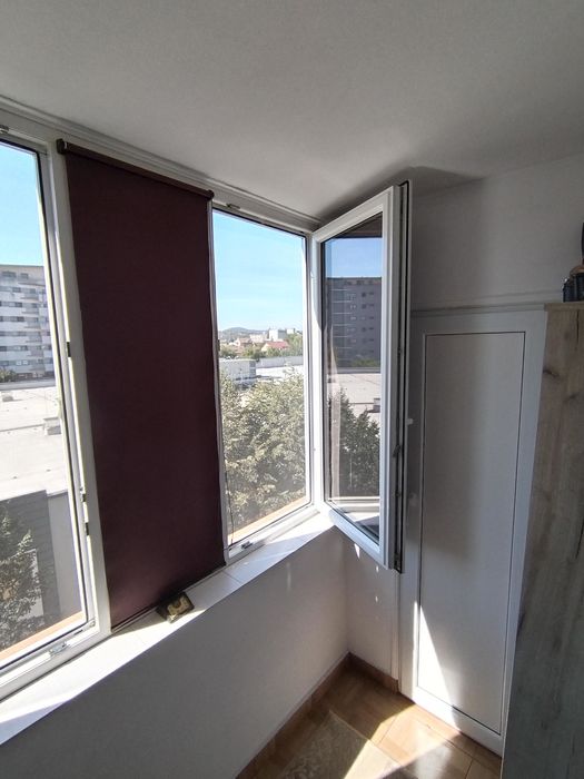 Vand apartament cu 4 camere