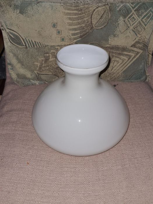 Продаётся лампа настольная.