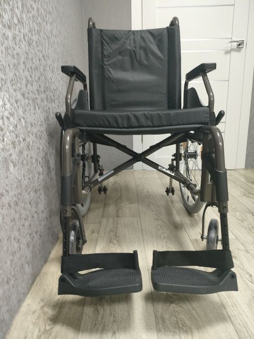 Продам инвалидную коляску 045 DOS ORTOPEDIA