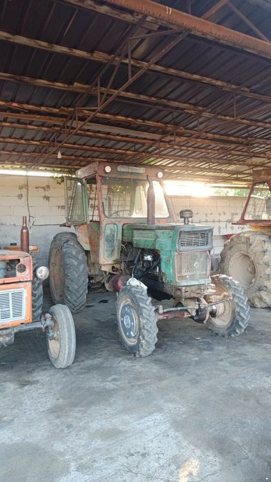 Vand 2 tractoare U651 forestier