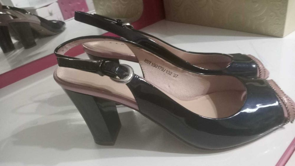 Обувь  (босоножки)