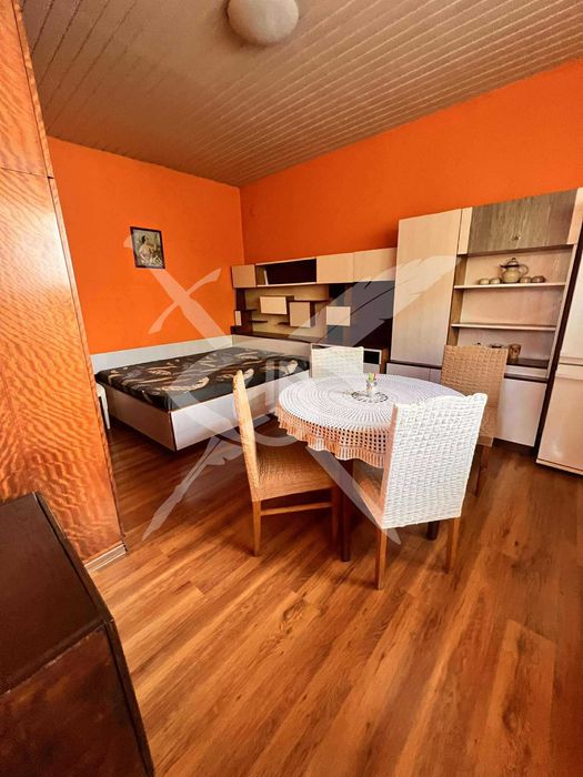 Дава се под наем Етаж от къща в Варна, Колхозен пазар - 50 кв.м за 153 € - Снимка #3