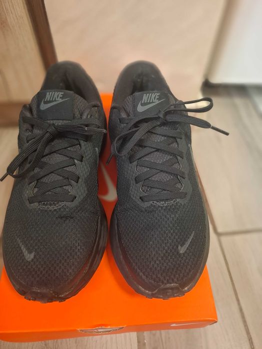 Дамски маратонки Nike Revolution