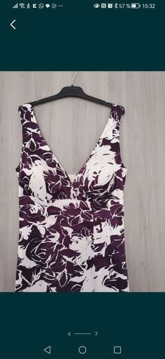 Rochiță lungă mărimea 38. Are cupe la piept și fermoar la spate