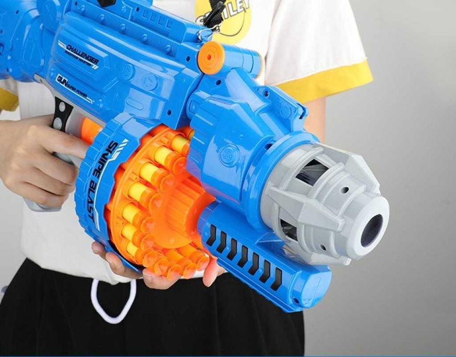 Голям детски ръчен пистолет с меки куршуми стрели/ 1 бр мишена /