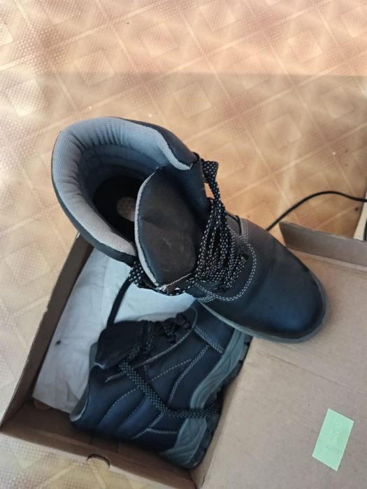 Продается летние рабочие ботинки