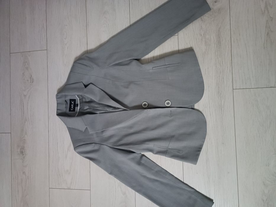 Vând costum dama gri