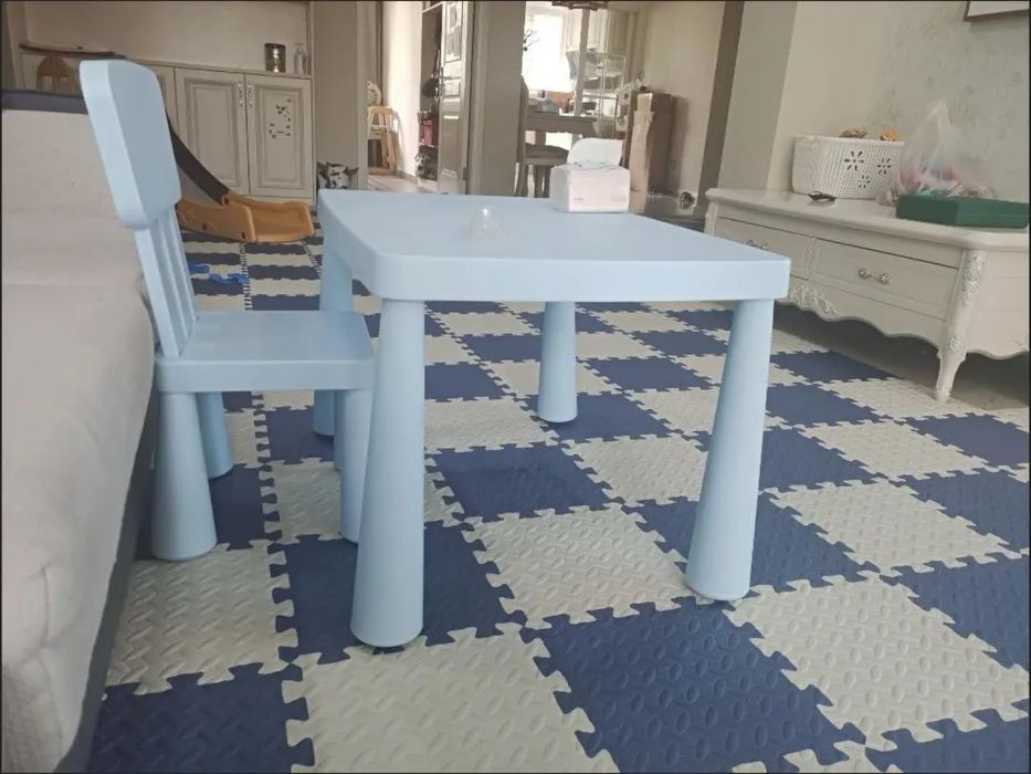 Детский стол со стулом