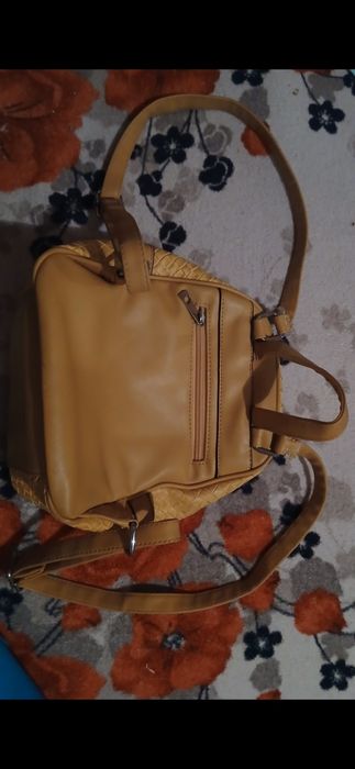 Ghiozdan de culoare  galbenă