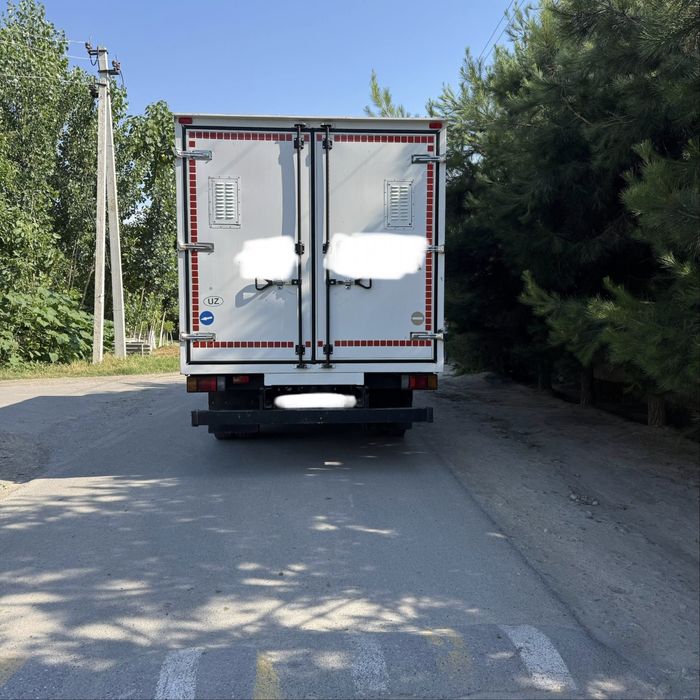 Isuzi refrigerator -30 sotiladi