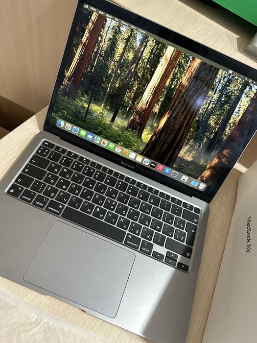 Продаю MacBook Air 2020