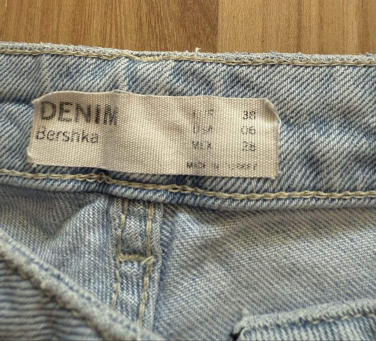 Накъсани дънки Bershka, M размер