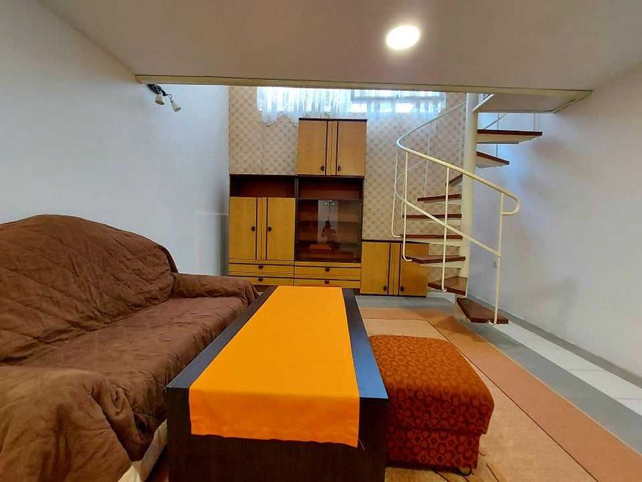 Дава се под наем Двустаен апартамент в Бургас, Център - 50 кв.м за 153 € - Снимка #1