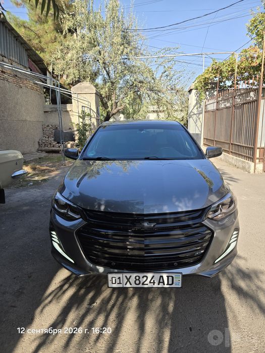 Chevrolet Onix Premier AT 2