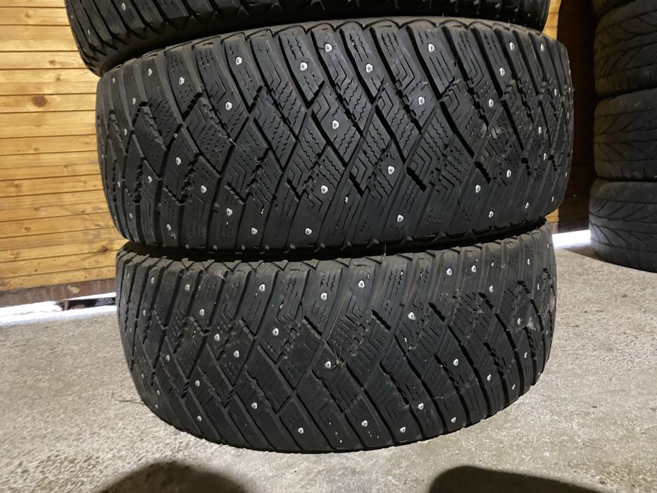 Anvelope/ cauciucuri ce iarna cu cuie 215/55/17 , 225/60/17