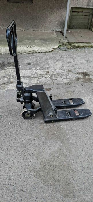 Ръчна палетна количка с къси вилици