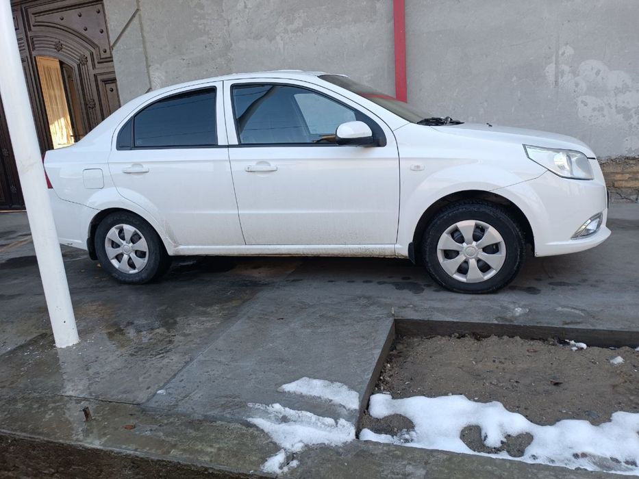 Nexia 3 srochno sotiladi