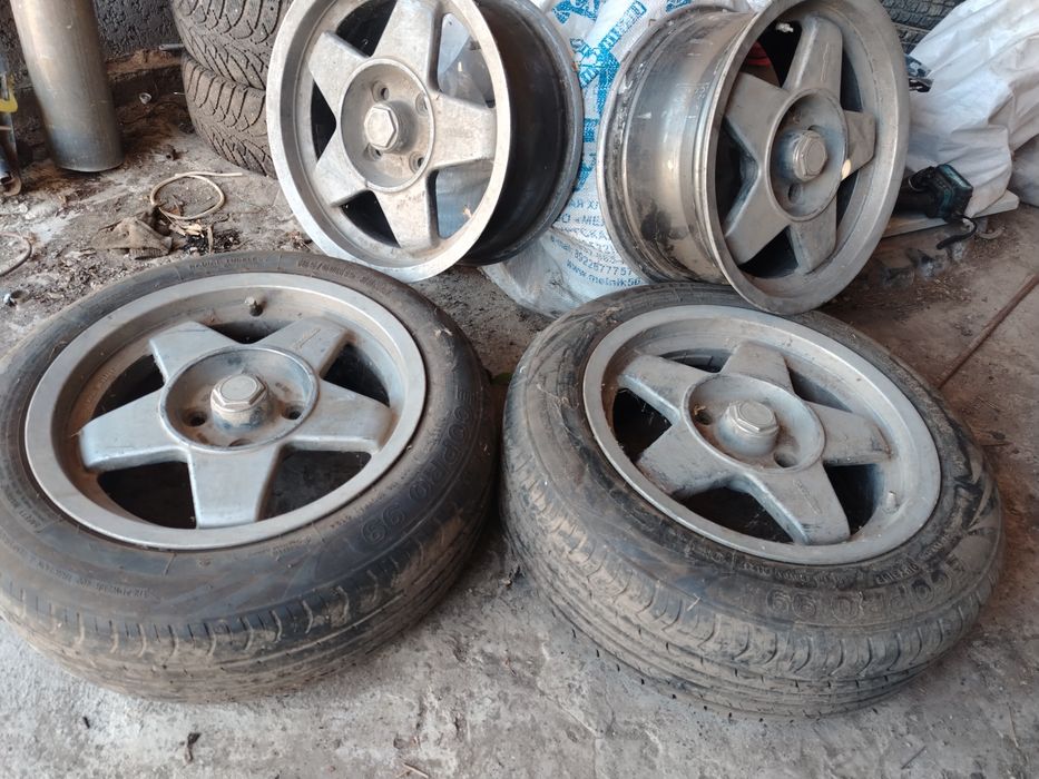 Продам два диска с резиной185 /60 R15