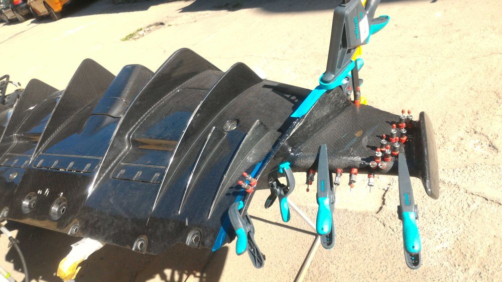 Restaurari (reparatii) piese auto, moto, medicale din fibra de carbon