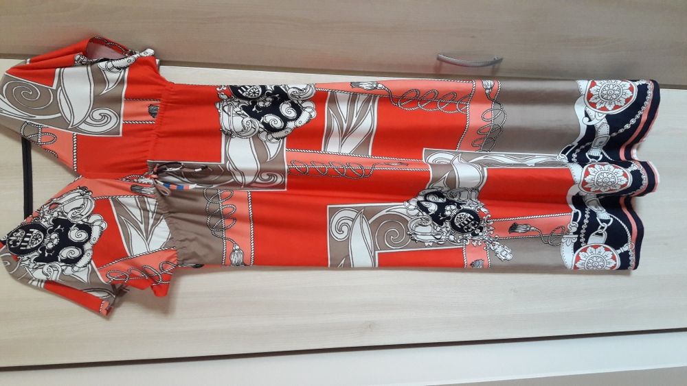 Дамска рокля в цикламено